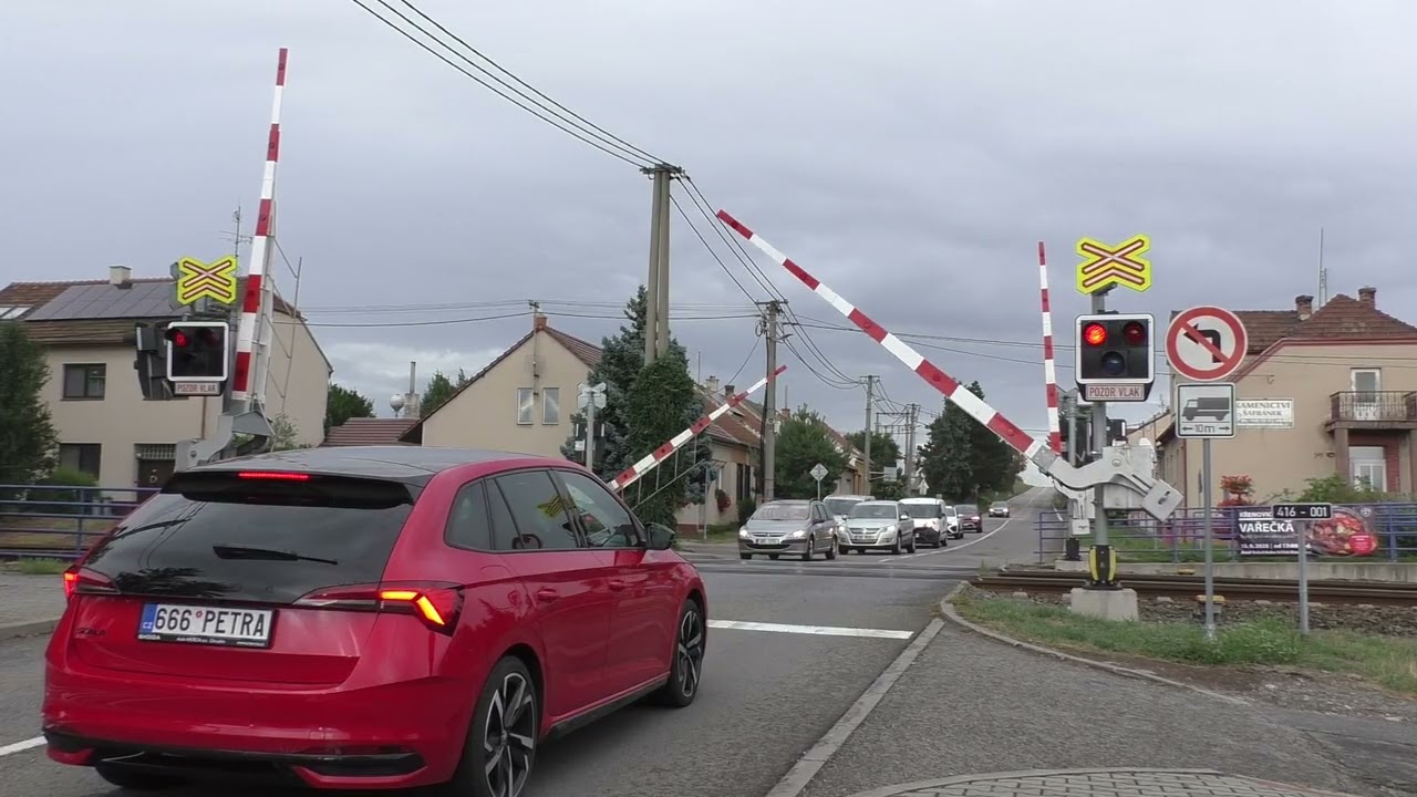 Železniční přejezd Křenovice dolní nádraží #1 (CZ) - 31.8.2025 / Railroad crossing