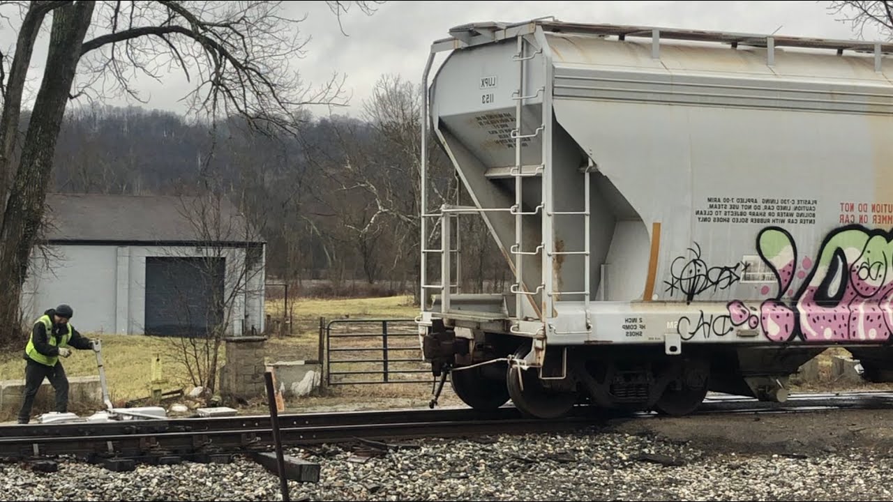 CSX Local Switching & Picking Up A Cut Of Tank Cars In Cincinnati