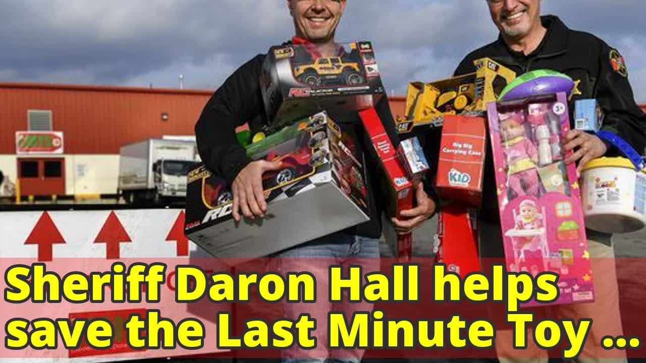 Sheriff Daron Hall helps save the Last Minute Toy Store