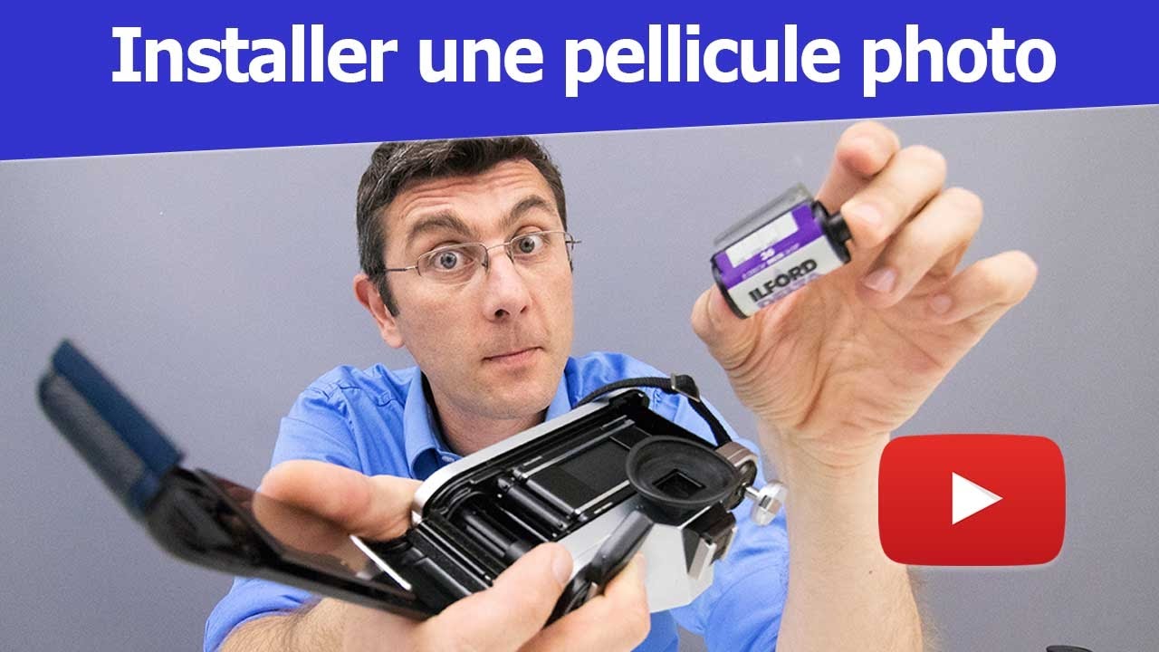 Installer une pellicule dans un appareil photo argentique