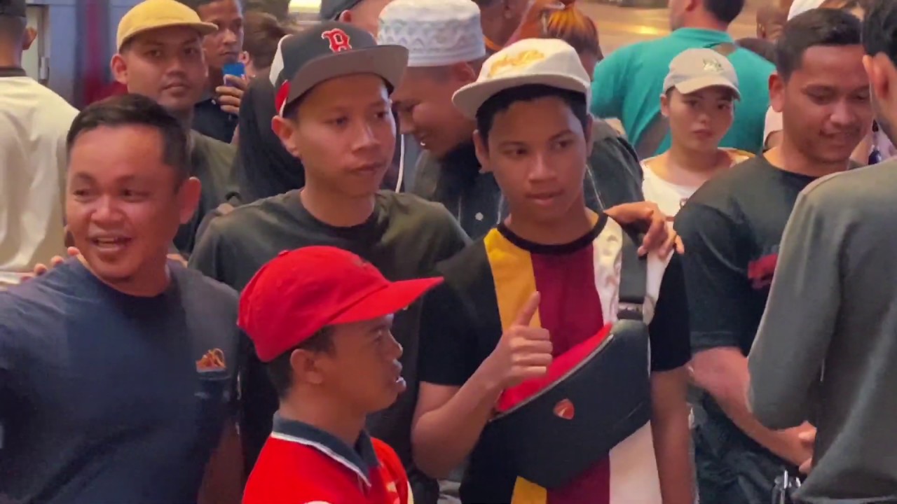 Ramai Peminat Tengok YOE ASIF Busking di Ibukota KL