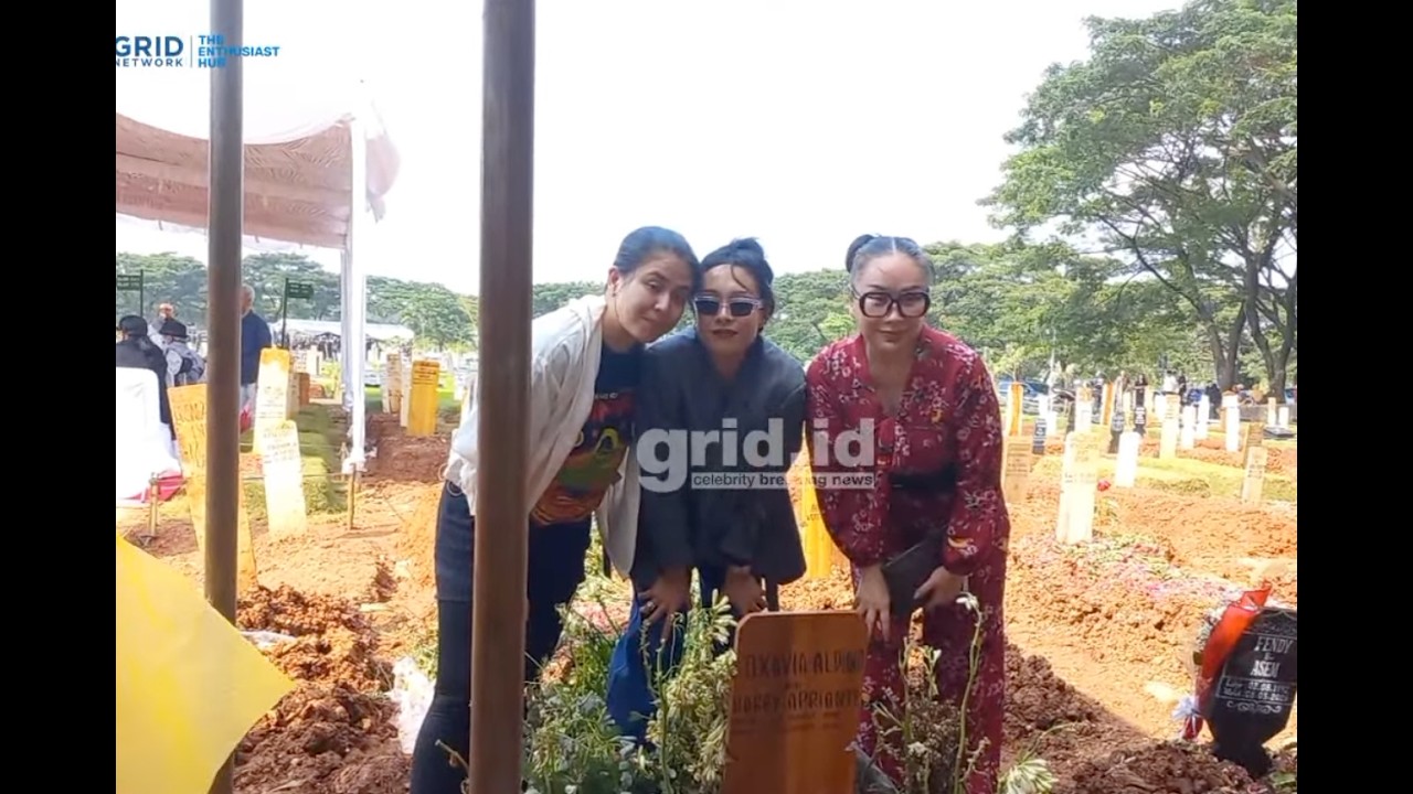 🔴 LIVE GRID.ID: Titi DJ dan Cikal Rambu Bassae Anak Iwan Fals Ziarah ke Makam Vidi Aldiano