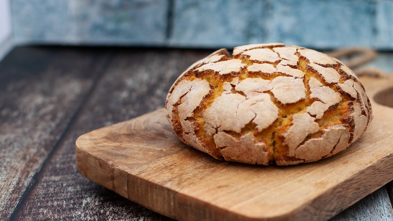 Попробуйте этот простой рецепт BROA DE MILHO — великолепный хрустящий кукурузный хлеб