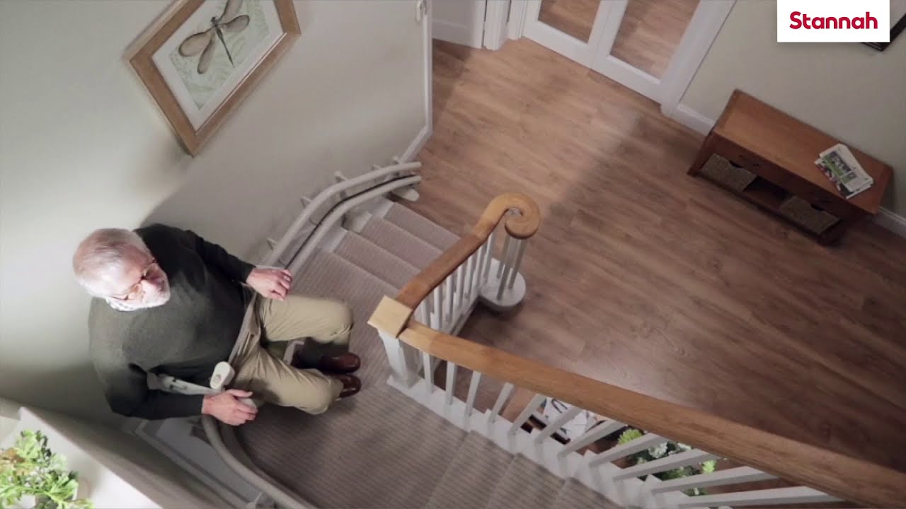Kan een traplift om een hoek gaan?