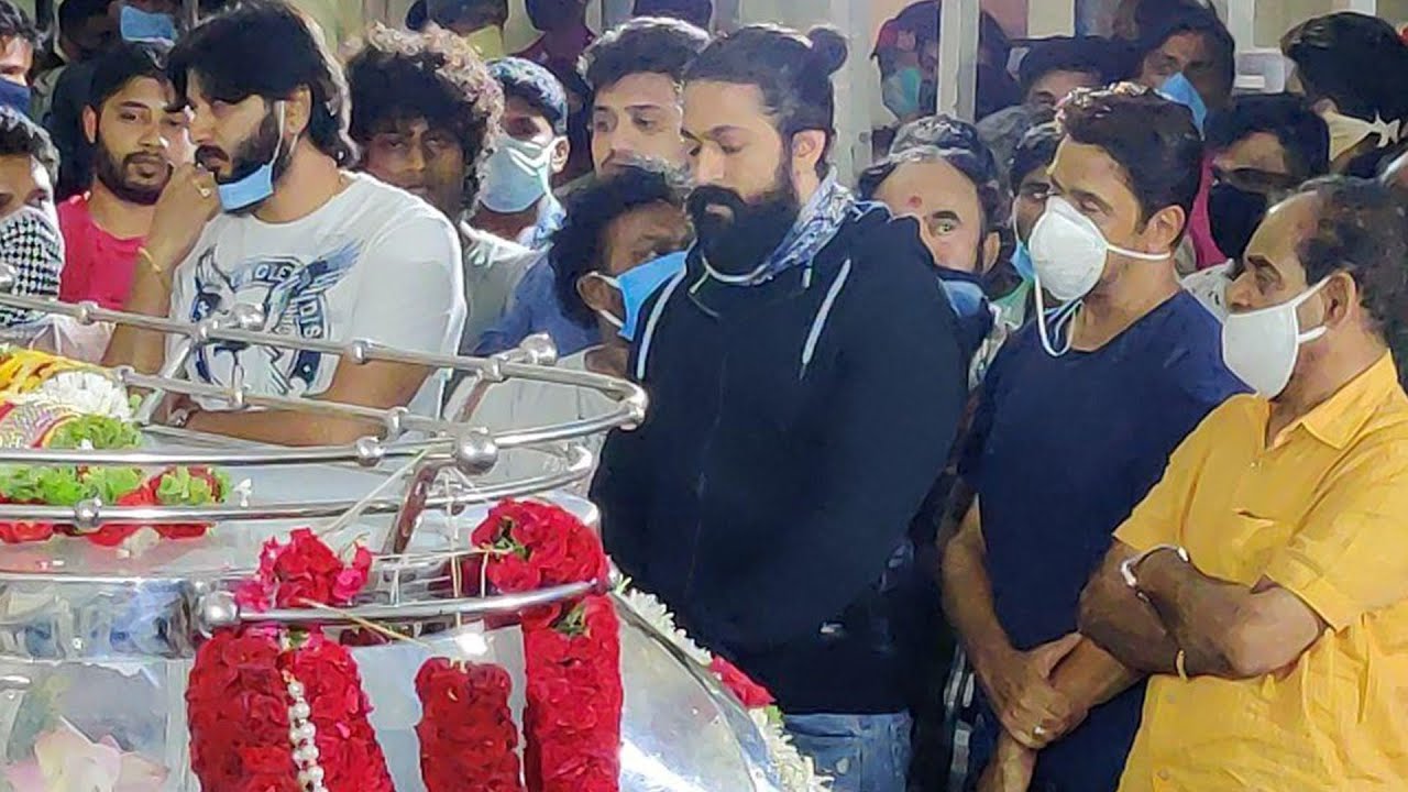ಚಿರಂಜೀವಿಯನ್ನು ನೋಡಿ ಭಾವುಕರಾದ ಯಶ್ | Chiranjeevi Sarja  | Yash | | Oneindia Kannada