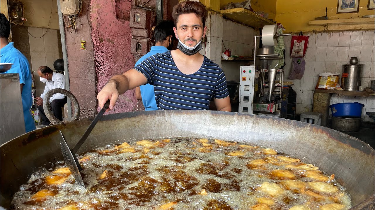 Goli ki Speed se bikte he Shankar ke Samose || Sabse Badi Kadai me bante he Samose || Street Food