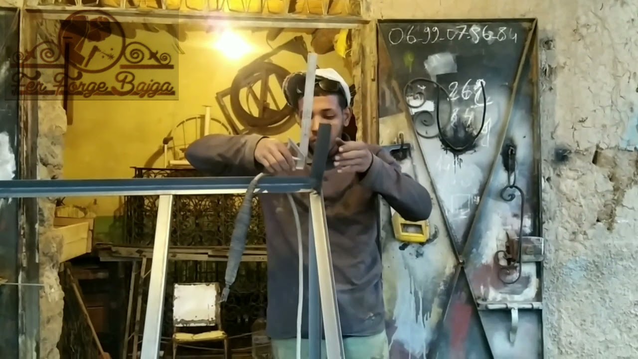 فن الحدادة طاولة ليوضع عولب الفواكه والخضروات