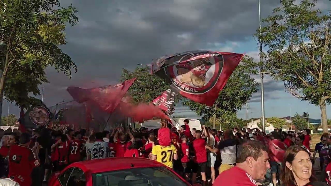 Corteo de las peñas en la celebración temporada histórica #CDMirandés