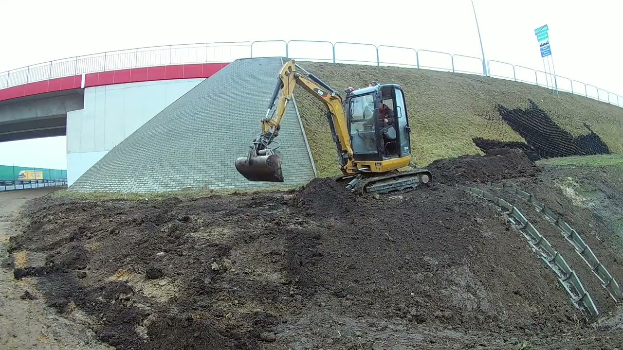 Minikoparka Caterpillar 302.7D