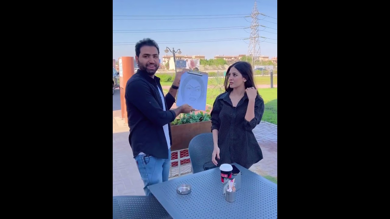 رسمتها من غير ما تاخد بالها وبدلتها ب رسمه تانية 😂🤦‍♂️