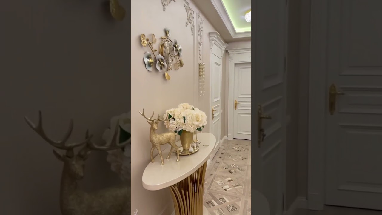 Проект с дубовым модульным паркетом, инструктированным мрамором