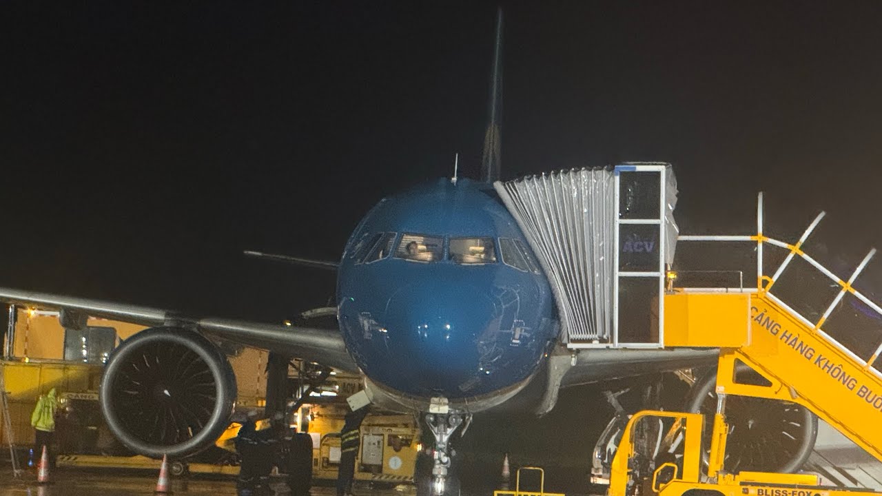 Vietnam Airlines Airbus A321-272N Economy Class | VN1415 From Buon Ma Thuot To Ho Chi Minh City [4K]