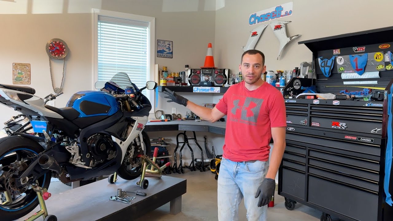 How to remove wheeles, on a GSXR 750!
