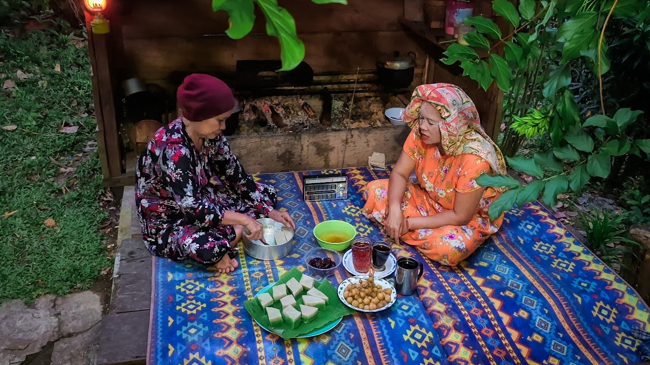 the atmosphere in the Muslim Dayak village, cooking or making traditional cakes to break the fast...
