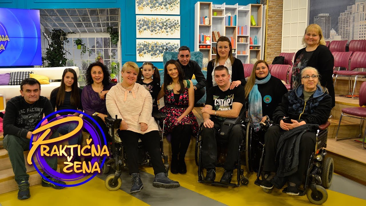 Praktična žena - Elenka se bavi šivenjem i slikarstvom, a boluje od retke bolesti