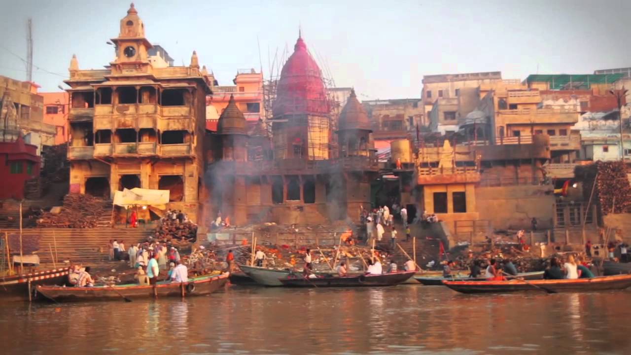 One day at the Ghats, Varanasi (The Beginning // Backpackers Magazine)