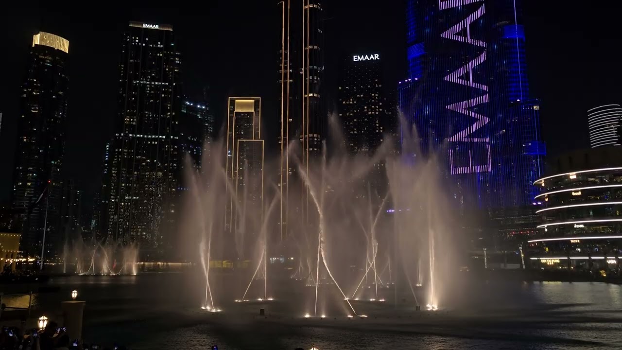 Christmas 2025 Special Fountain show at Dubai Mall #dubaifountainshow 
