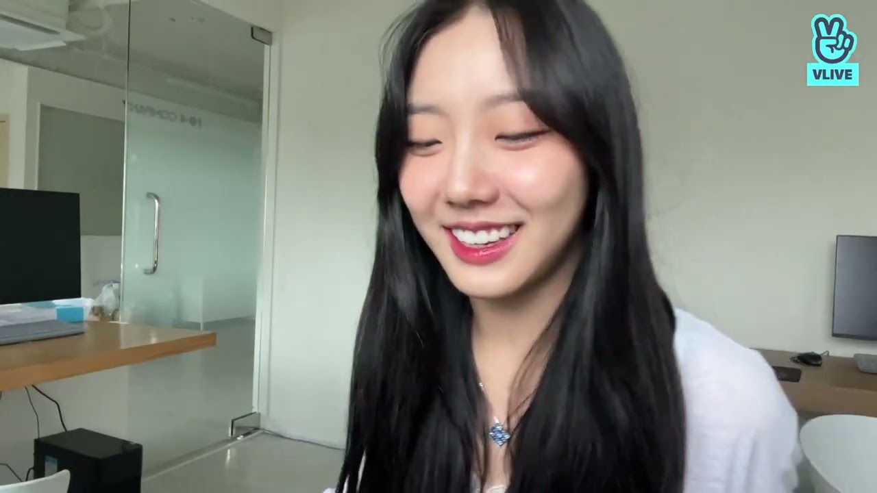 It's 🦫 ✨ 🐾 Karin (엘리스 (ELRIS)/앨리스 (ALICE) 220807 VLIVE)