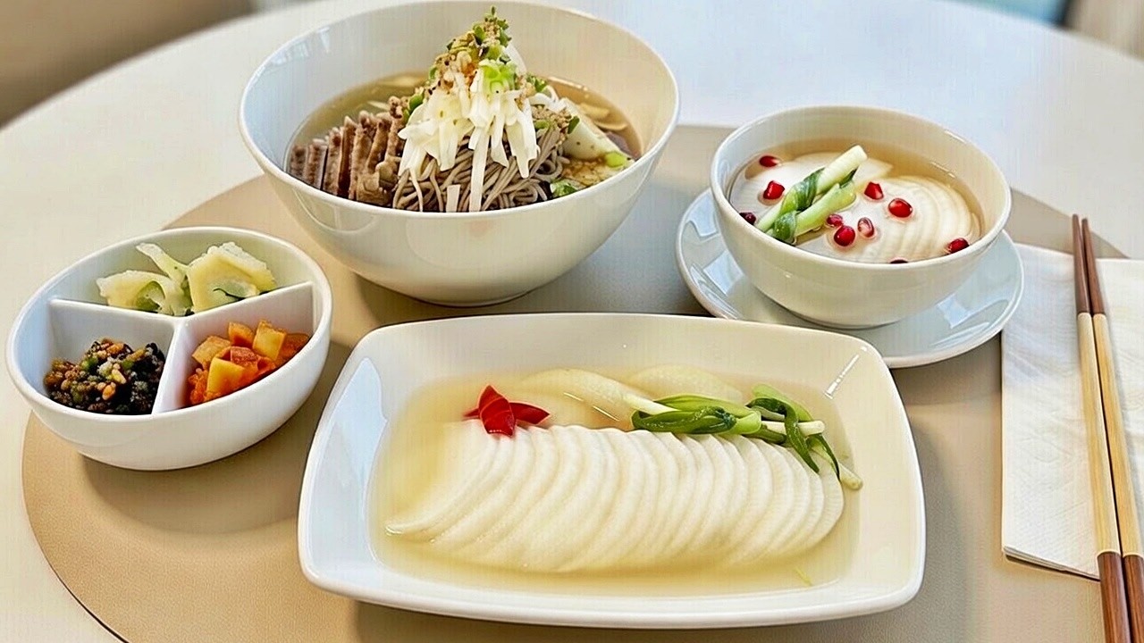 양식 먹을 때도 생각나는 동치미/ 어떤 음식과도 잘 어울리는 우리 음식 동치미 최곱니다 / Crunchy Dongchimi (Korean Radish Water Kimchi)