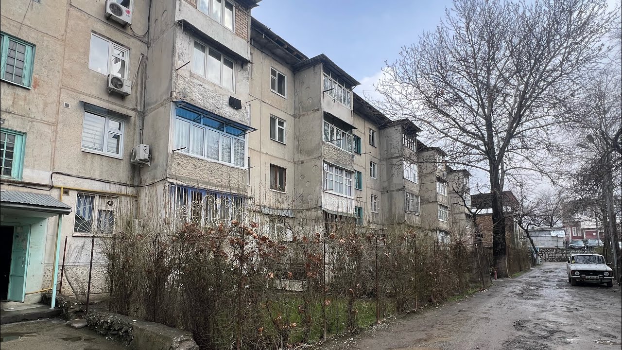 Дом быта 2 болмо ремонт сонун 4 кабат 2 болмо баасы 63500$ 0774160577. 0707115542