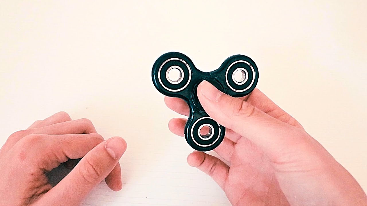 EASY TRICKS WITH FIDGET SPINNER TUTORIAL