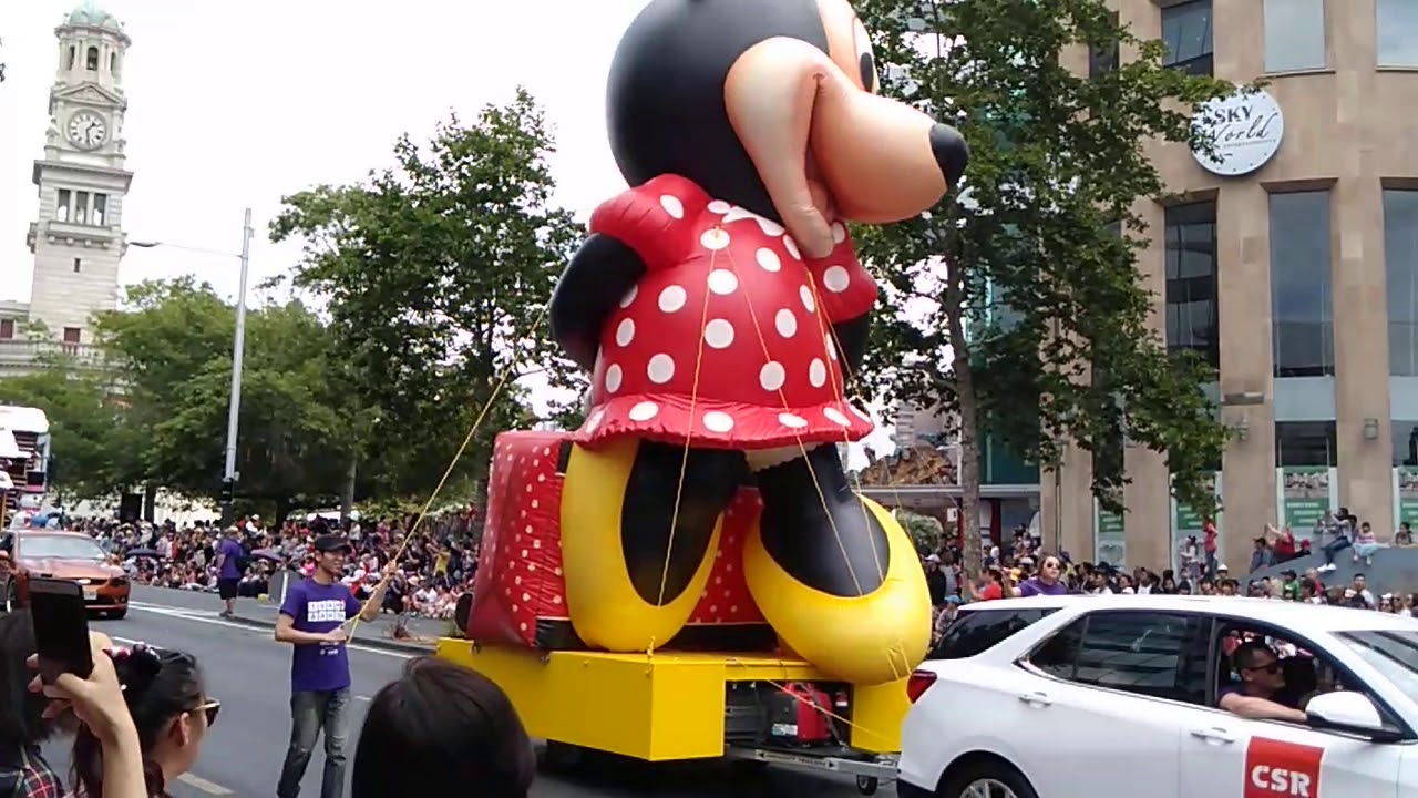 Santa parade , Auckland Nov 2019