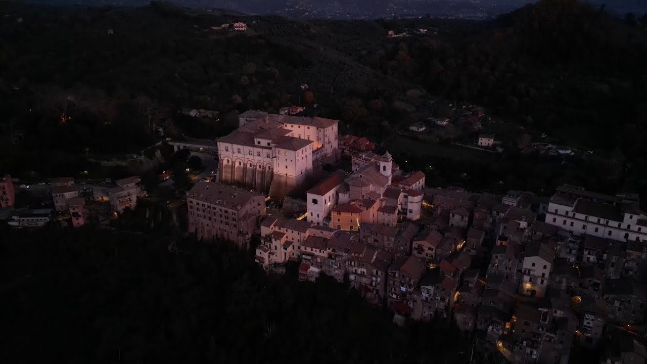Castello Colonna e Genazzano durante la blue hour dal DJI MINI 3 PRO in 4K