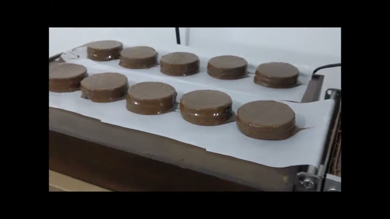 Mini Cobrideira de Chocolate com Túnel de Resfriamento , cobrideira cascata de chocolate
