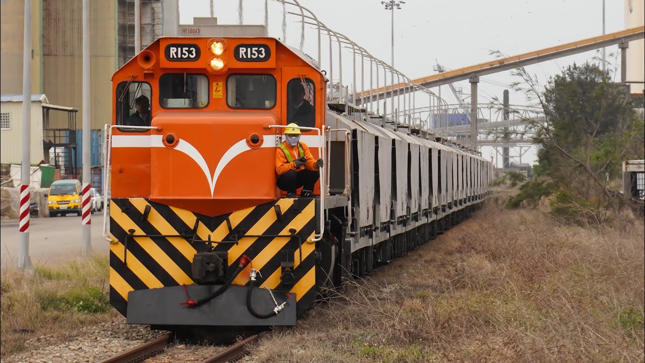 台鐵 R150柴電機車 7121次 本務R153 通過北堤路｜ EMD G22CU  24.12.23