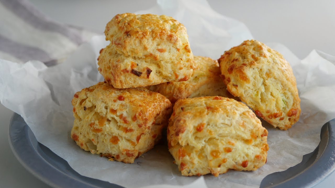 【玉ねぎと黒コショウのスコーン♡バター少なめ】冷凍も可♪Onion and Black Pepper Scones