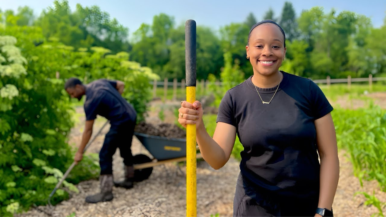 Bringing the Garden Back Into Order! | Building a Homestead on Faith!