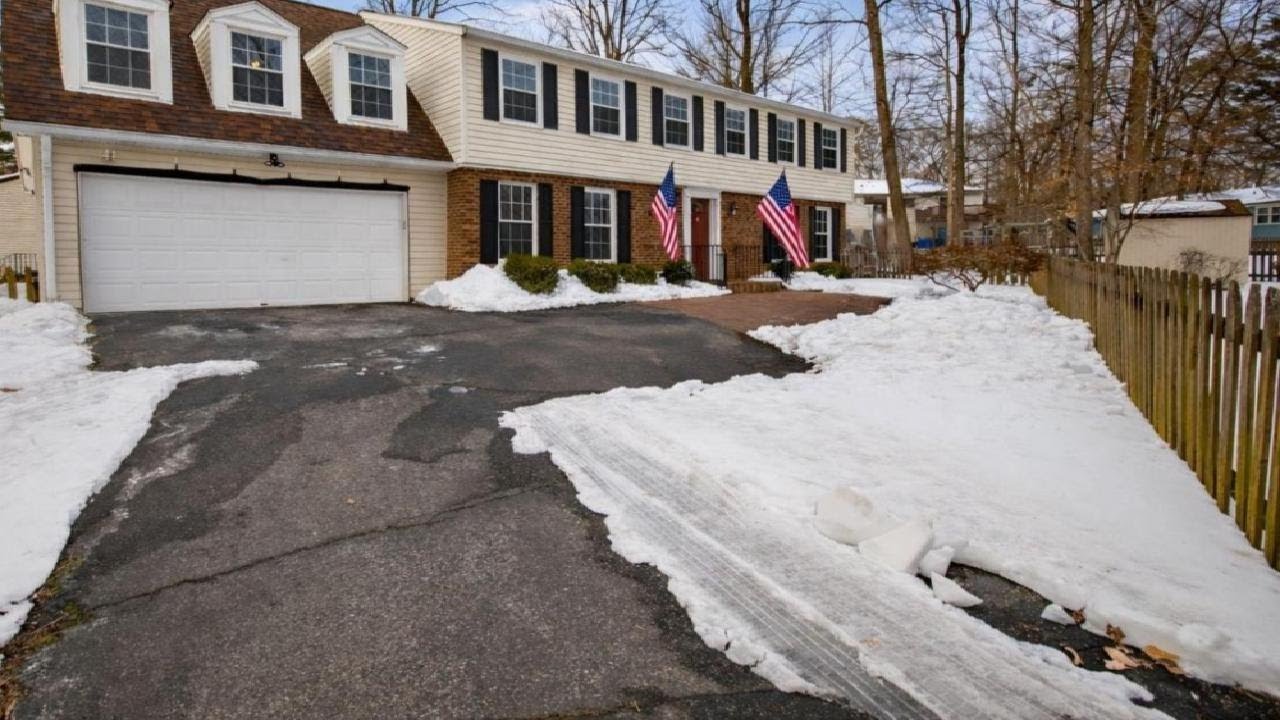 15806 LAZY DAY Lane, DUMFRIES, VA Presented by The Redux Group.