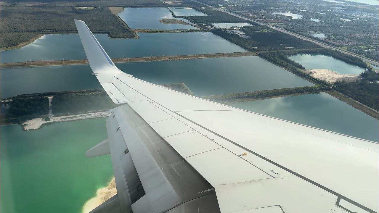 Boeing 737-800 landing KMIA Miami