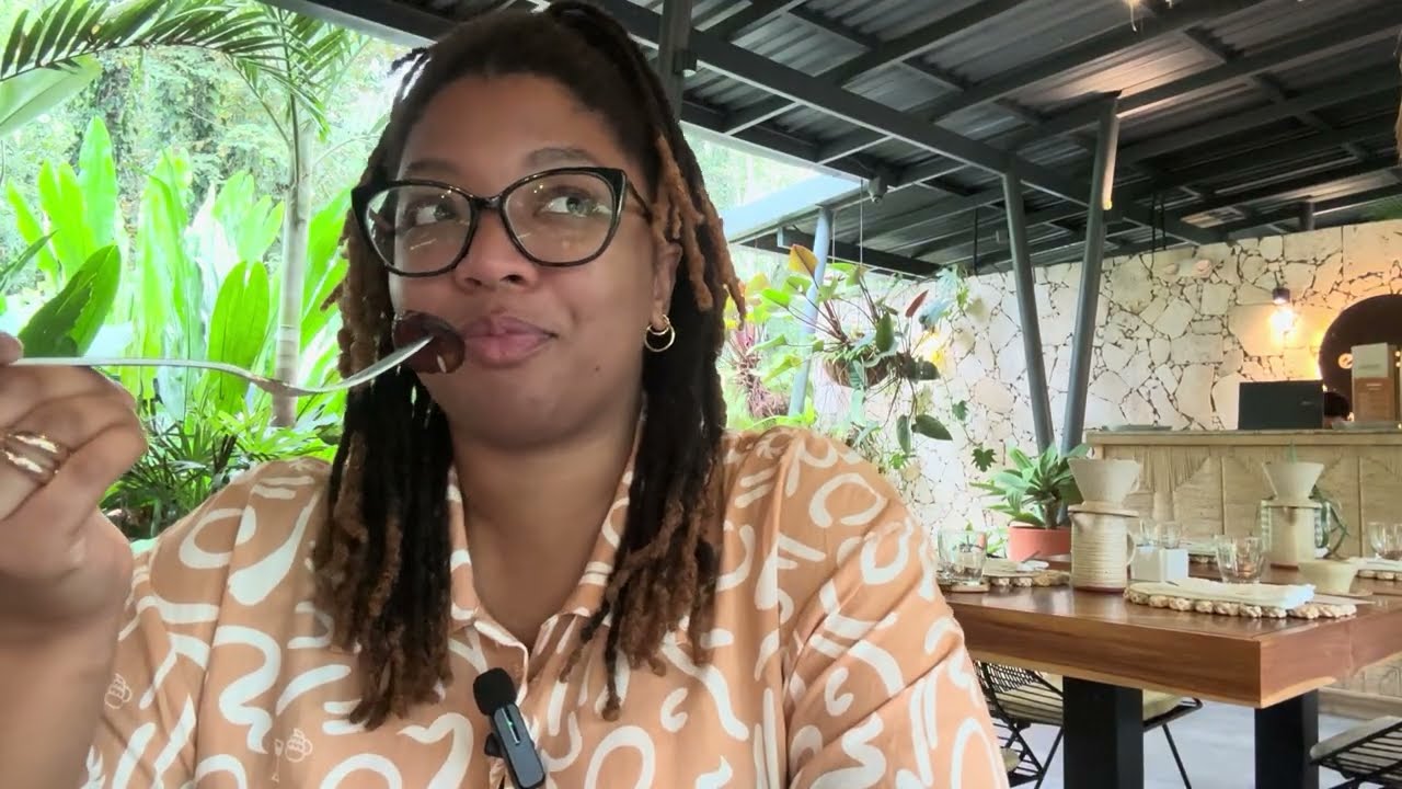 Have breakfast with me in Costa Rica | solo female travel