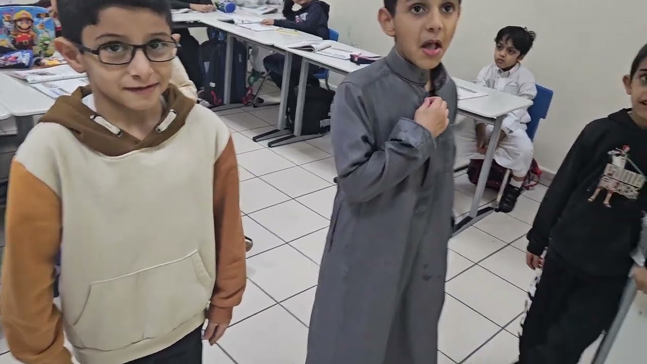 قراءة درس مدينتان مقدستان طلاب الصف الثاني باء بمدارس التربية الأهلية بالخبر