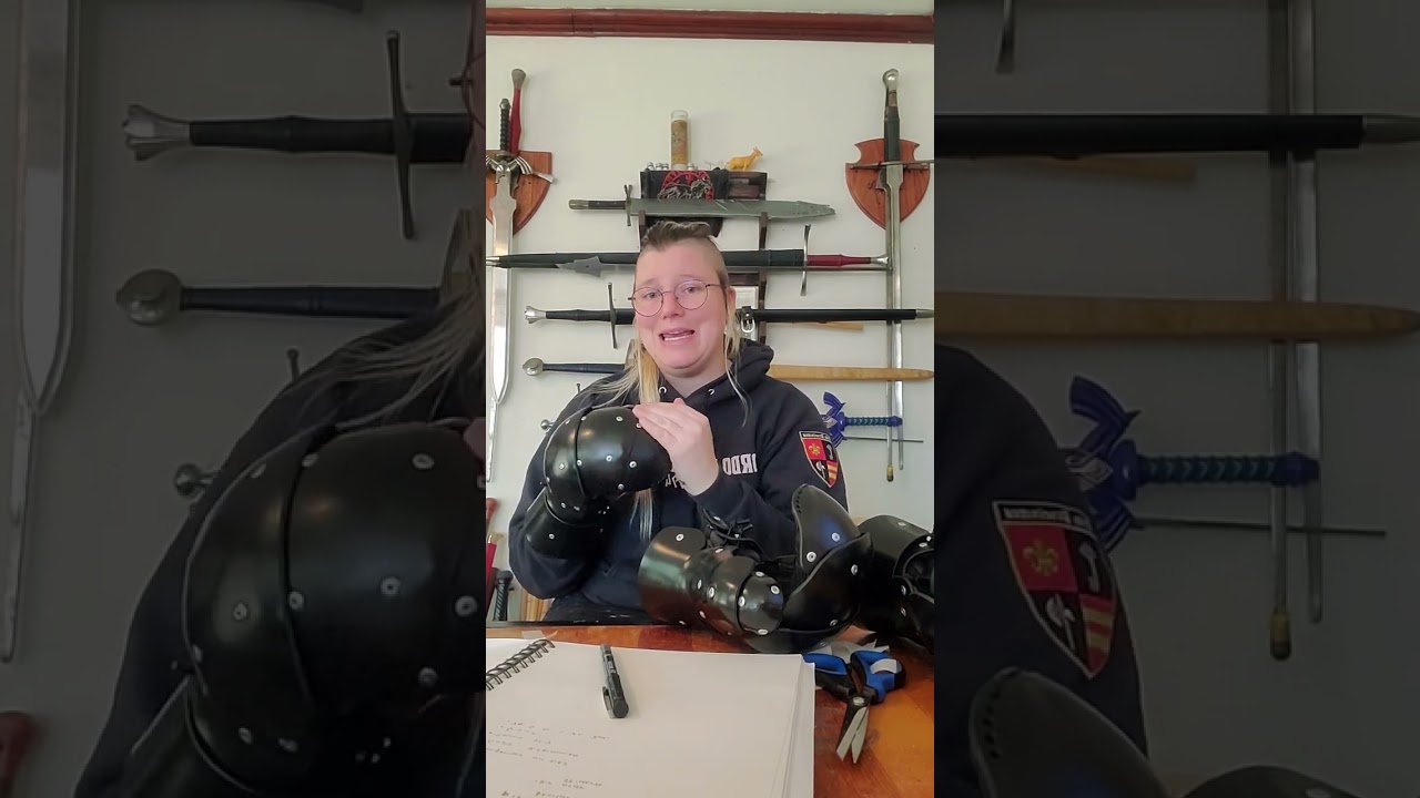 Hf Armory Black knight heavy gauntlets comparison size