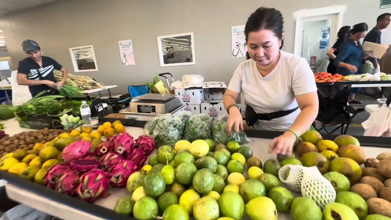 Lâu lâu đi chợ trời  gặp toàn người quen  đồ ăn rẻ bèo  11141 US19 north HWY , Clearwater. Fl 33764 