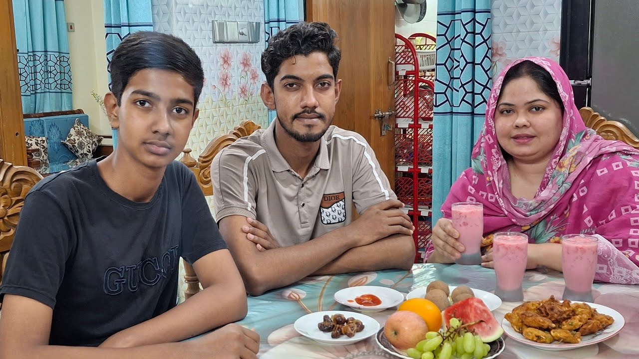 আজকে ইফতারিতে চিকেন পিয়াজু ও মোহাব্বত এর সরবত বানালাম।