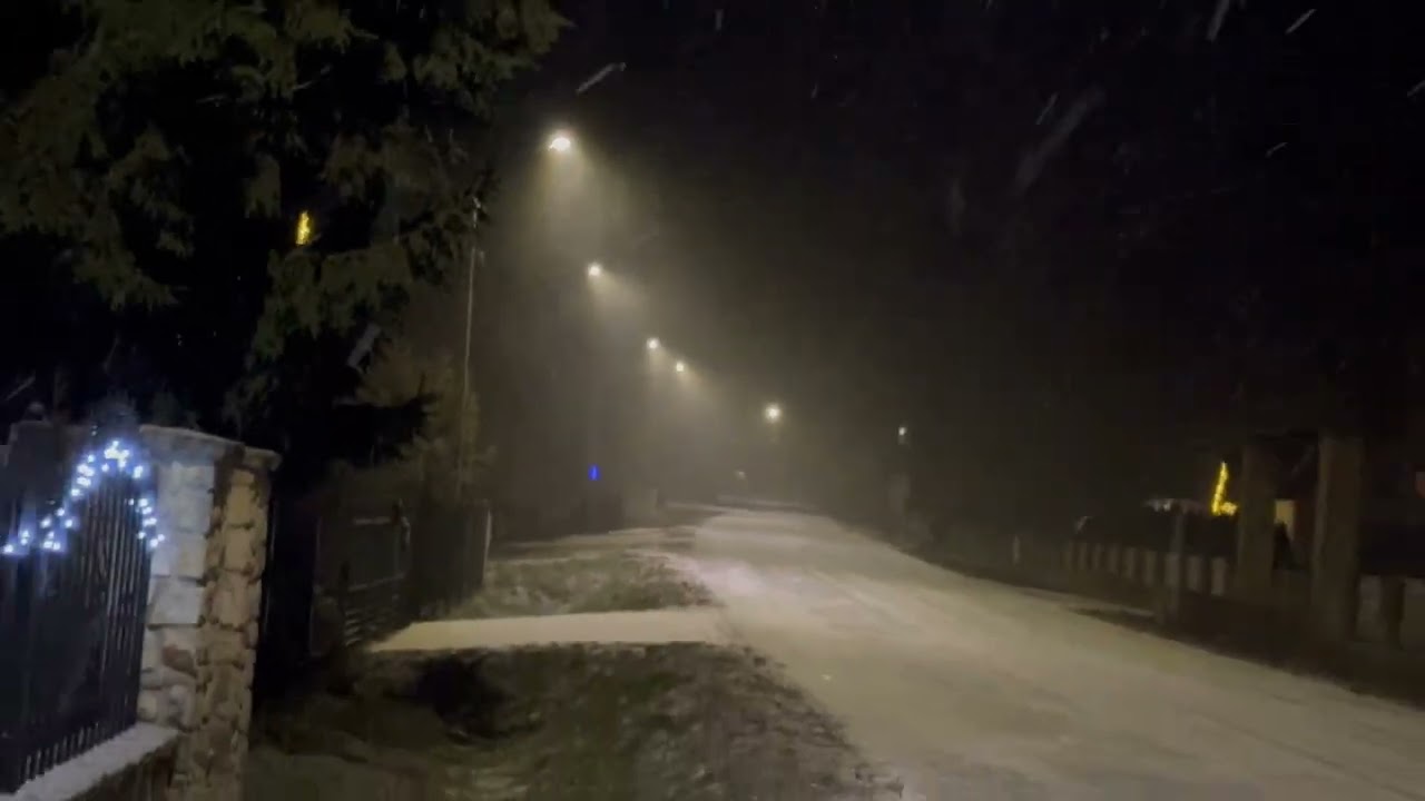 Intensywne opady śniegu oraz zawieje i zamiecie śnieżne nad Kunowem 30.12.2025r. godz ok 18:00-23:30