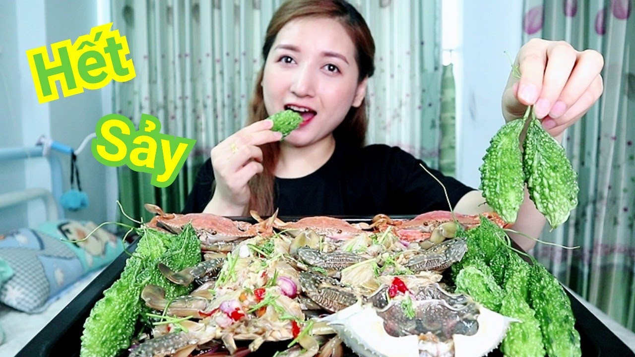 Ăn Ghẹ Sống Ngâm Thái Với Khổ Qua Rừng Giòn Rộp - Món Không Dành Cho Ai Bụng Yếu | SALLY HẠNG