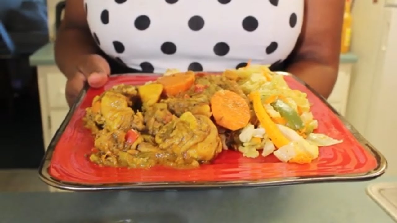 Curry Chicken, Green Peas and Rice With Steam Cabbage & Carrots