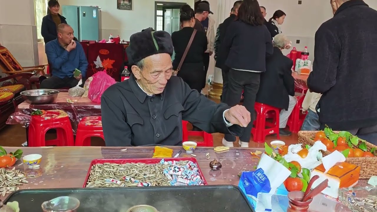 湖南乡村 60 岁大寿是什么样？春节前请遍亲戚邻居，热闹又暖心