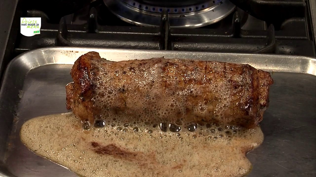 Mini rollade met honing-mosterdsaus, gegratineerde witlofrolletjes en gepofte
