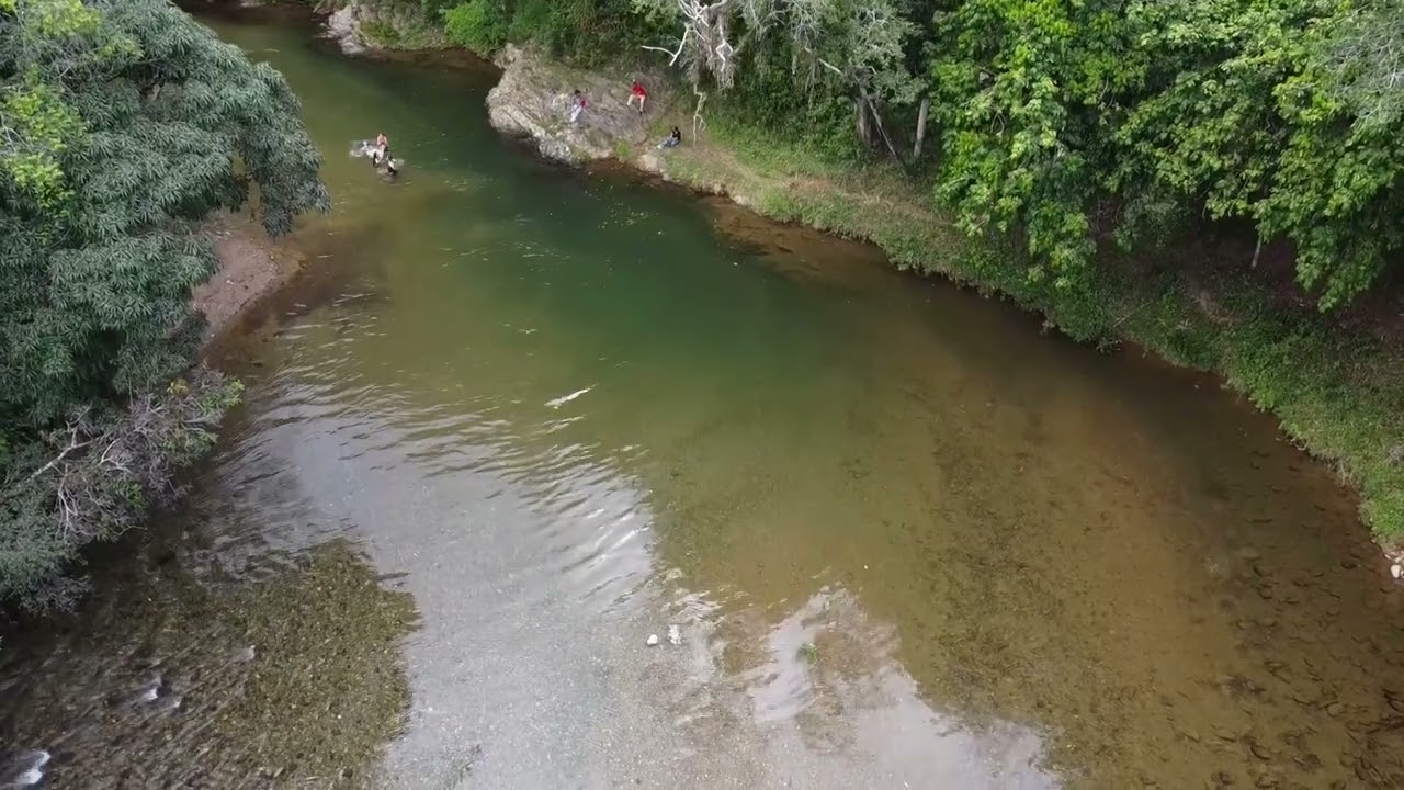 R&iacute;o Mao a su paso por El Aguacate en Santiago Rodr&iacute;guez