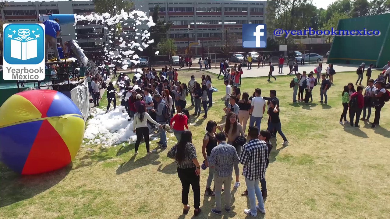 FIESTA DE ESPUMA EN ESCUELA VOCACIONAL 13