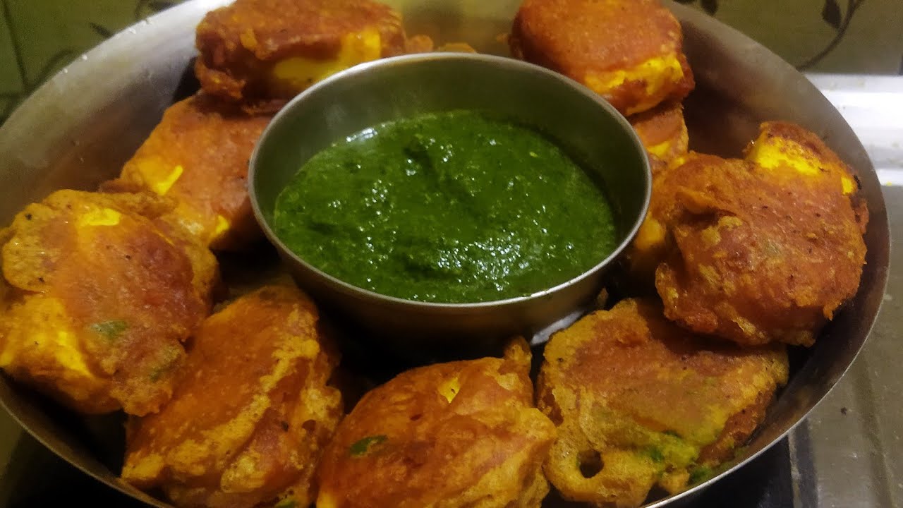 মুচমুচে পনির পকোড়া সাথে ধনেপাতার চাটনি। Niramish Panner pakoda with Dhone patar Chutney Recipe.