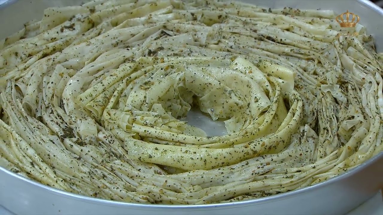 فطور على كيف كيفكم مع طبق الفطيرة بزيت وزعتر بعجينة الكلاج😋
