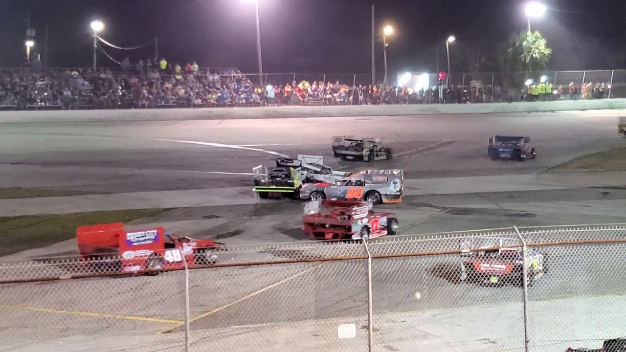 World Of Outlaw Figure 8| 100 laps| 2/13/21| Auburndale Speedway (Hit in intersection!)