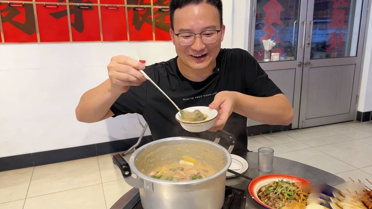 探索诸暨美食猪杂粥摊， 猪内脏全部58一斤，食客们深夜11点排队抢喝