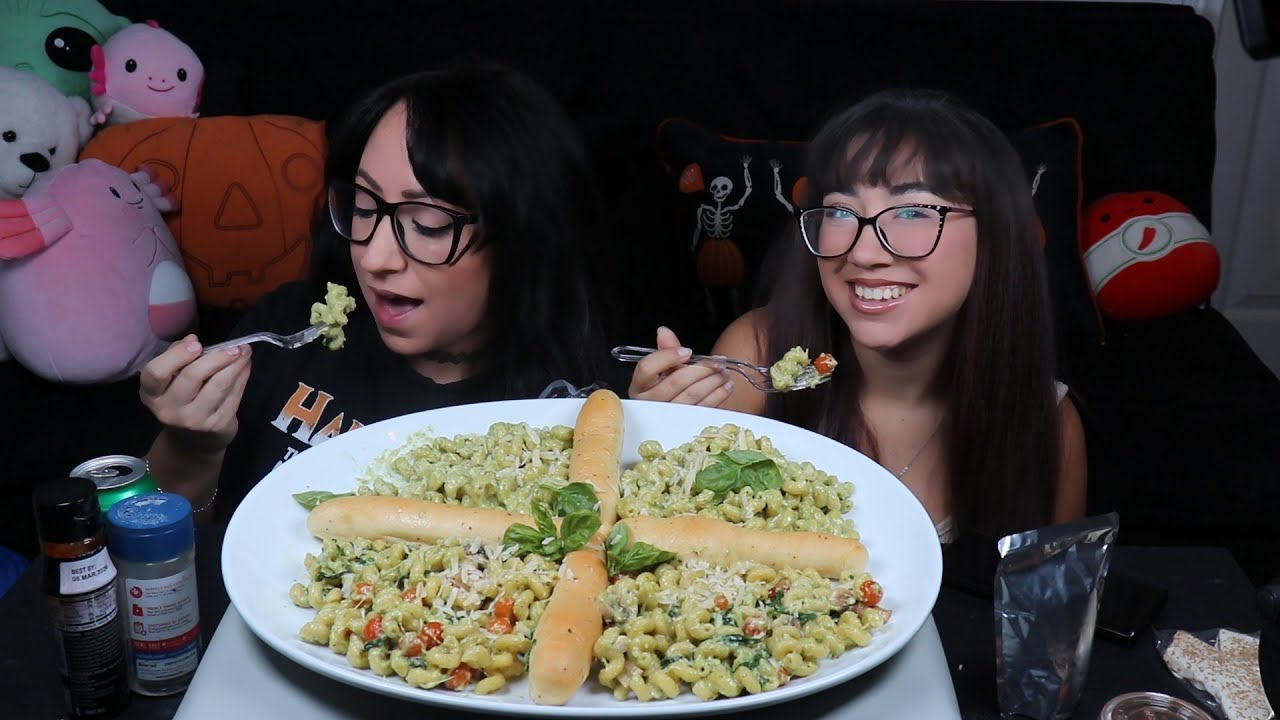 PASTA AND BREAD STICK MUKBANG
